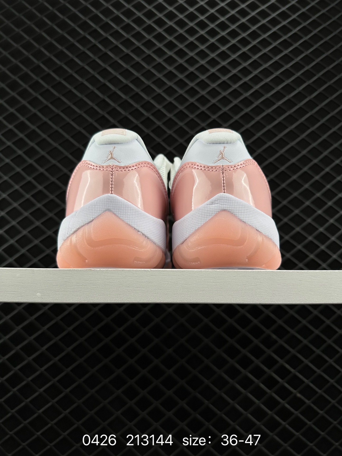 Air Jordan 11 Low Legend Pin AJ11